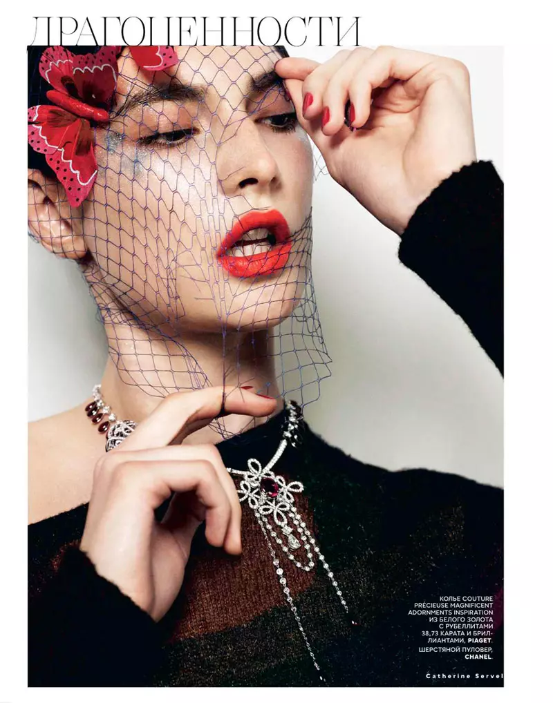 Jacquelyn Jablonski o Khanya ka Couture bakeng sa Vogue Russia October 2012 ka Catherine Servel