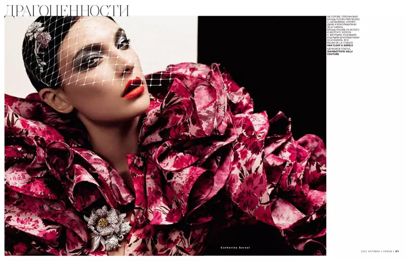Jacquelyn Jablonski Shines in Couture dla Vogue Russia październik 2012 przez Catherine Servel