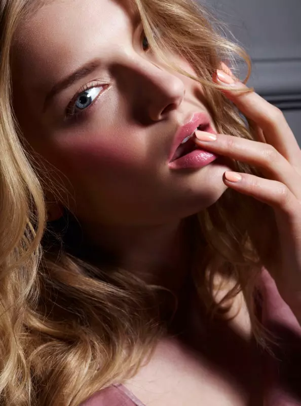 Lily Donaldson oleh Jem Mitchell untuk Vogue Japan Agustus 2011