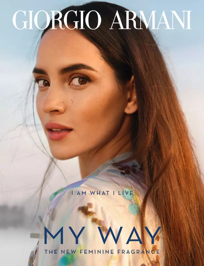 Giorgio Armani 'My Way' အမွှေးနံ့သာကြော်ငြာများတွင် Adria Arjona သည် Wanderlust ရှိသည်။