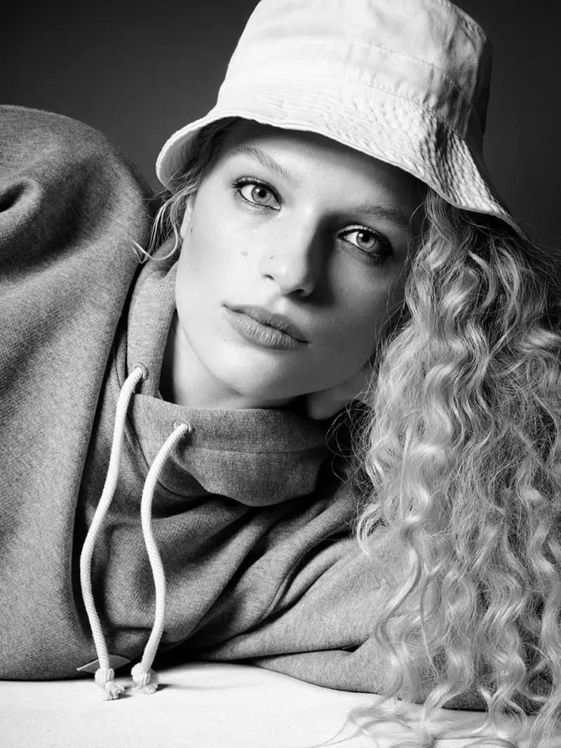 Frederikke Sofie Mengenakan Tampilan Sporty Chic di PORTER Edit