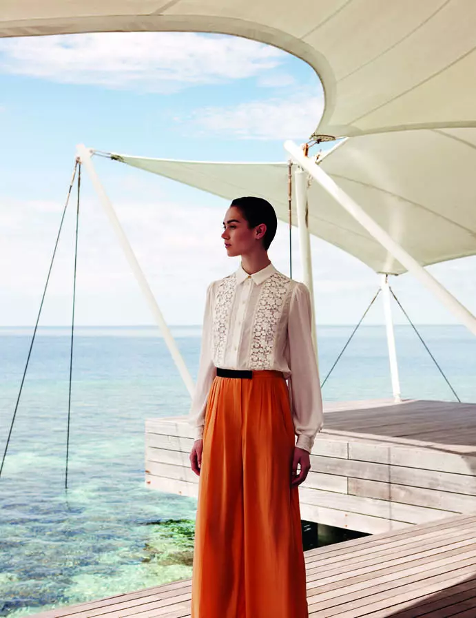 Caitlin Lomax Dons Tranquil Wee Khim ගේ L’Officiel සිංගප්පූරු වෙඩි තැබීම සඳහා බලයි