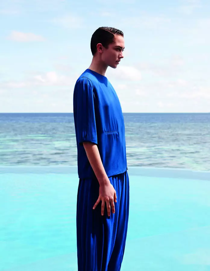 Caitlin Lomax Dons Tranquil Looks za L’Officiel Singapore snimanje Wee Khima