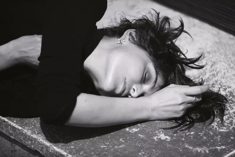 Laetitia-Casta-Muse-Faɗuwar-Winter-2015-Rufe-Editorial03