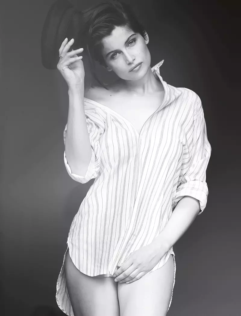 Laetitia Casta o lo'o Matagofie i le Black & White mo Muse