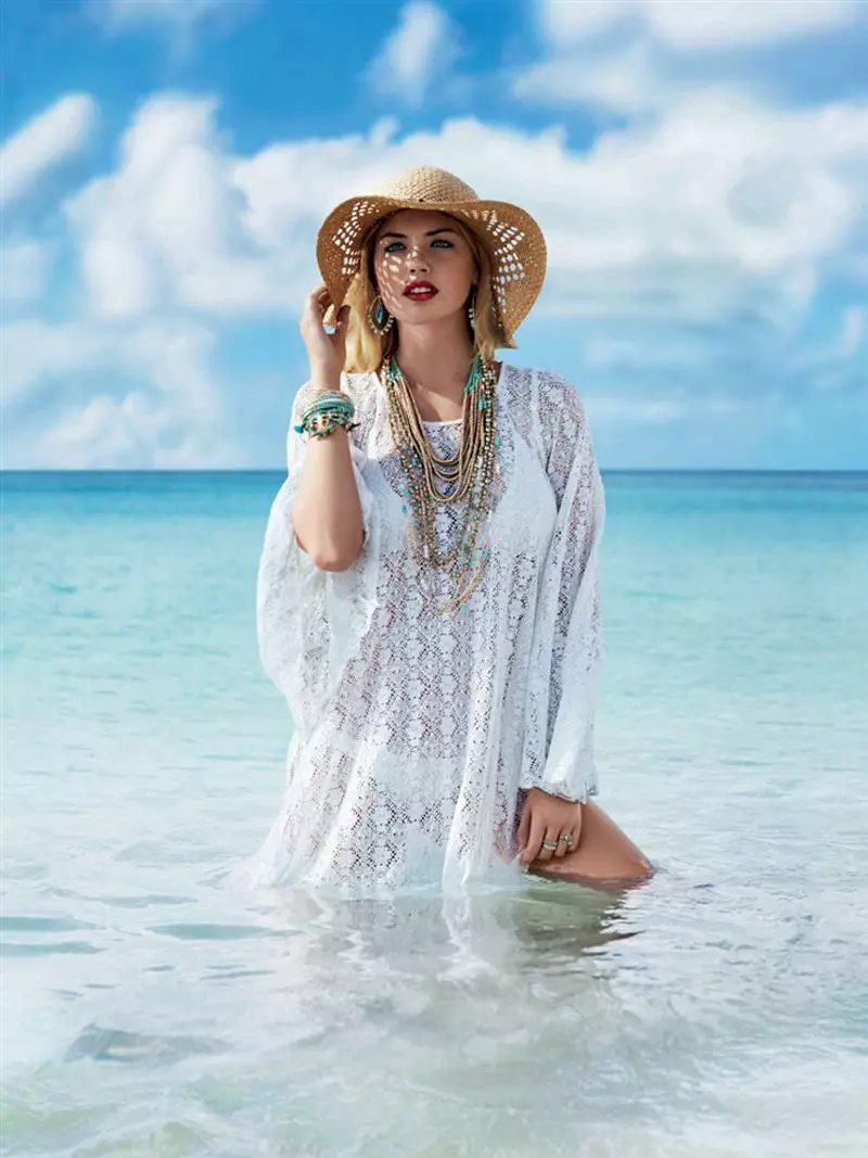 Kate Upton Hits the Beach fir Accessorize Fréijoer 2013 Campagne