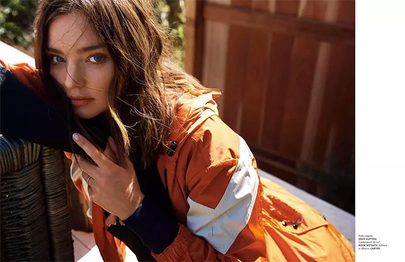 Miranda Kerr mostra els seus moviments de ioga per a ELLE France