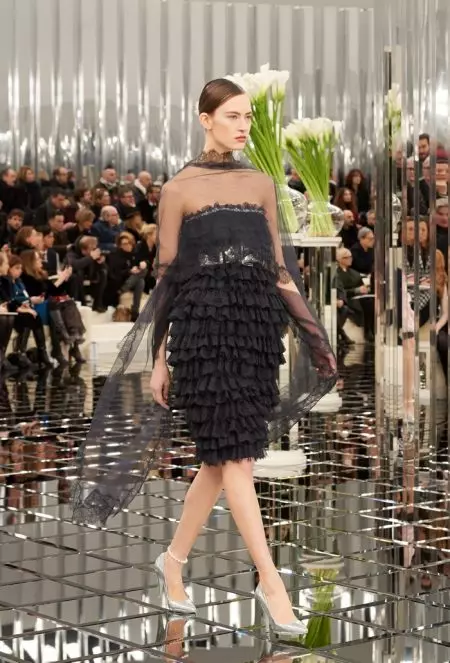 Chanel Haute Couture 2017 වසන්තය සඳහා පරිපූර්ණ ලෙස ඔප දමා ඇත