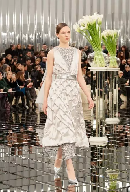 Chanel Haute Couture 2017 වසන්තය සඳහා පරිපූර්ණ ලෙස ඔප දමා ඇත