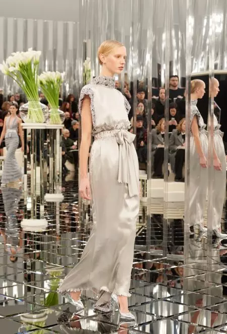 Chanel Haute Couture 2017 жылдың көктеміне тамаша жылтыратылған