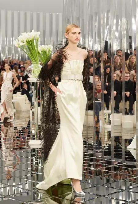 Chanel Haute Couture 2017 වසන්තය සඳහා පරිපූර්ණ ලෙස ඔප දමා ඇත