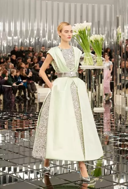 Chanel Haute Couture 2017 ലെ വസന്തകാലത്തിനായി തികച്ചും പോളിഷ് ചെയ്തിരിക്കുന്നു