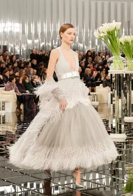 Chanel Haute Couture Imeng'olewa Vizuri kwa Majira ya Msimu wa Masika ya 2017