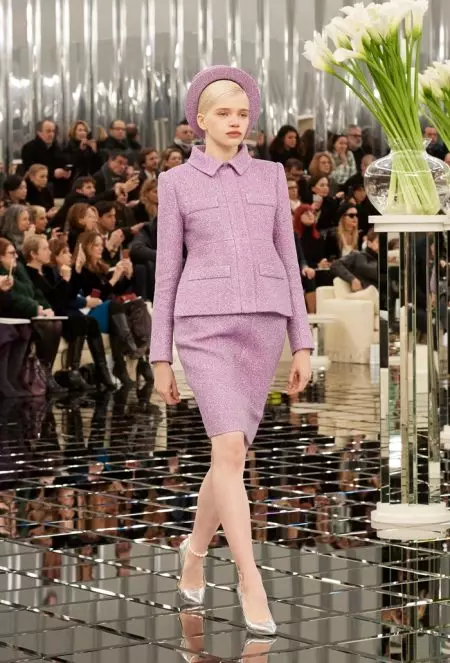 Chanel Haute Couture ji bo bihara 2017-an bi rengek bêkêmasî tê xêzkirin