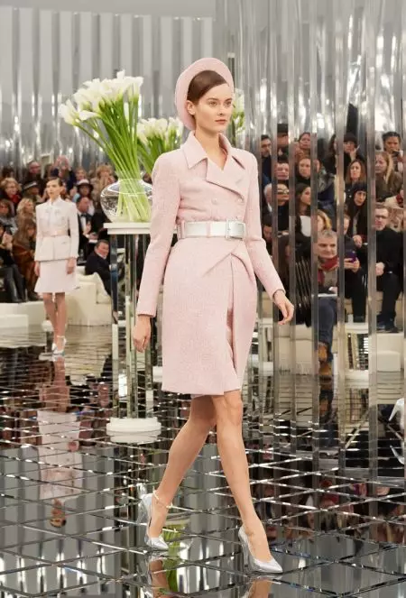 Chanel Haute Couture 2017-يىلى ئەتىيازدا مۇكەممەل سىلىقلانغان