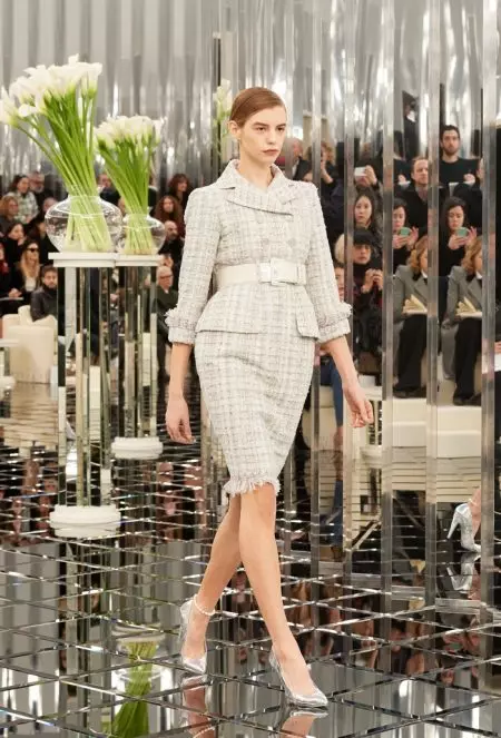 Chanel Haute Couture 2017 වසන්තය සඳහා පරිපූර්ණ ලෙස ඔප දමා ඇත