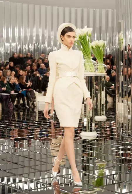 Chanel Haute Couture 2017 වසන්තය සඳහා පරිපූර්ණ ලෙස ඔප දමා ඇත