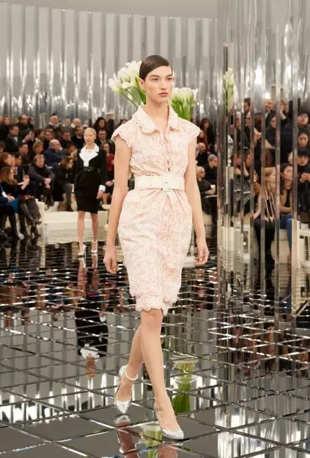 Chanel Haute Couture بهار 2017 لاءِ مڪمل طور تي پالش ٿيل آهي