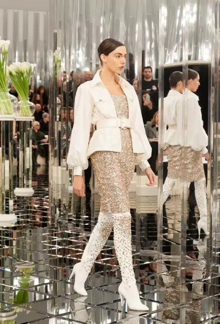 Ang Chanel Haute Couture Hingpit nga Gipasinaw alang sa Spring 2017