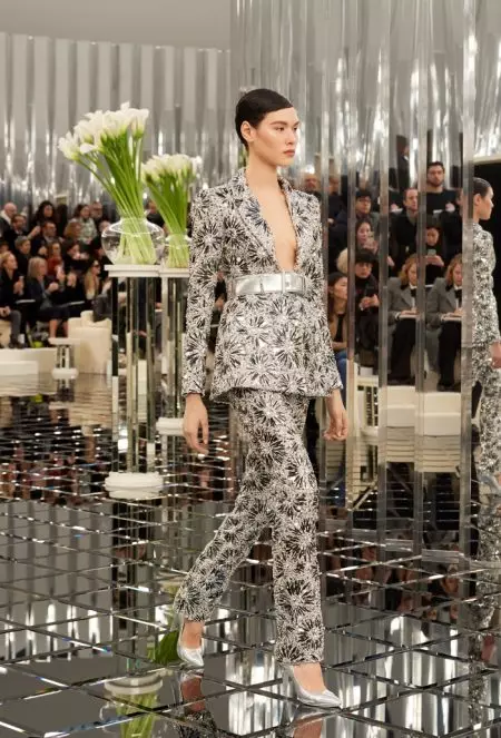 Chanel Haute Couture 2017 වසන්තය සඳහා පරිපූර්ණ ලෙස ඔප දමා ඇත