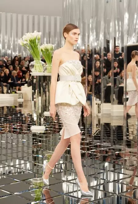 Chanel Haute Couture 2017-يىلى ئەتىيازدا مۇكەممەل سىلىقلانغان