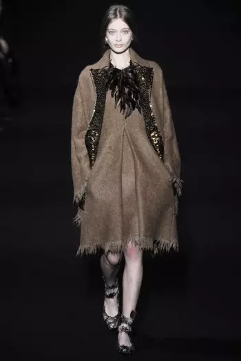 Alberta Ferretti Fall/Winter 2014 | Izu Ejiji Milan