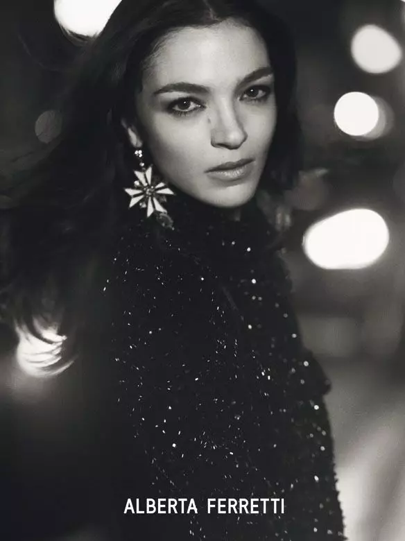 Mariacarla Boscono Enchants sa Alberta Ferretti Fall 2013 Campaign