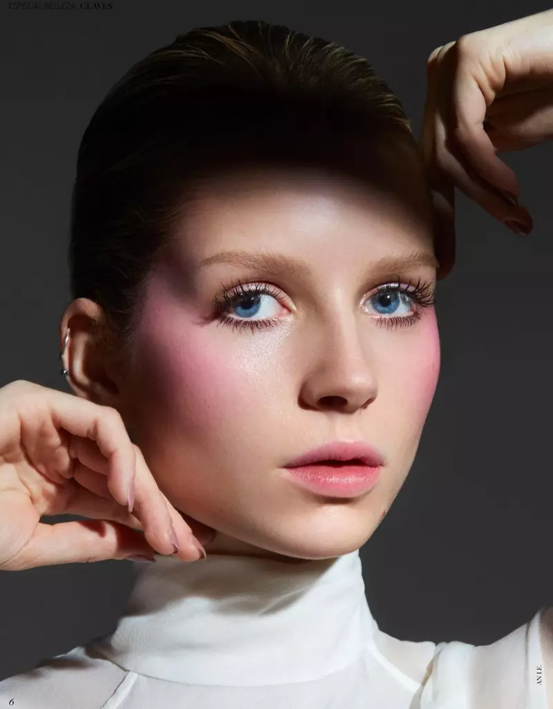 Lottie Moss عارضات الأزياء Glam Makeup Trends for Vogue Mexico