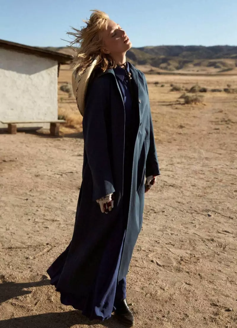 Lou Schoof modeluje západní styl v Harper's Bazaar Australia