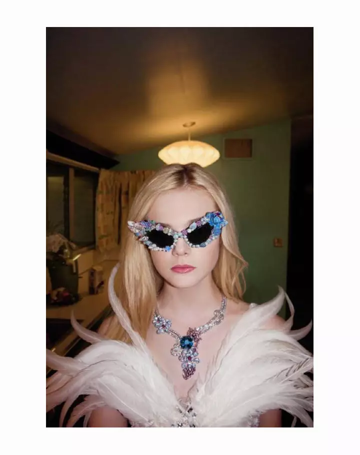 A Magazine အတွက် Bill Owens မှ Rodarte တွင် Elle Fanning