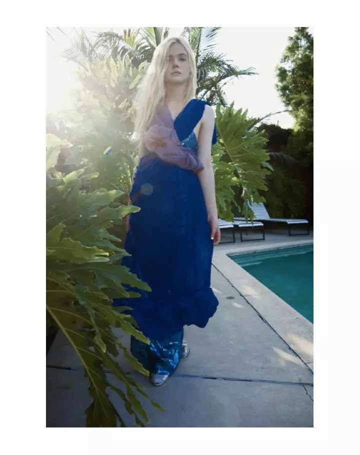 Elle Fanning אין Rodarte פון Bill Owens פֿאַר אַ זשורנאַל