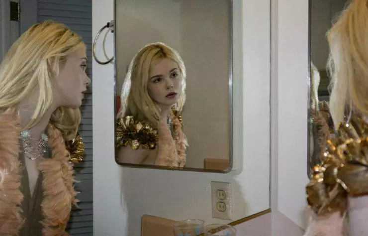 Elle Fanning filmā Rodarte, ko veidojis Bils Ouens žurnālam A