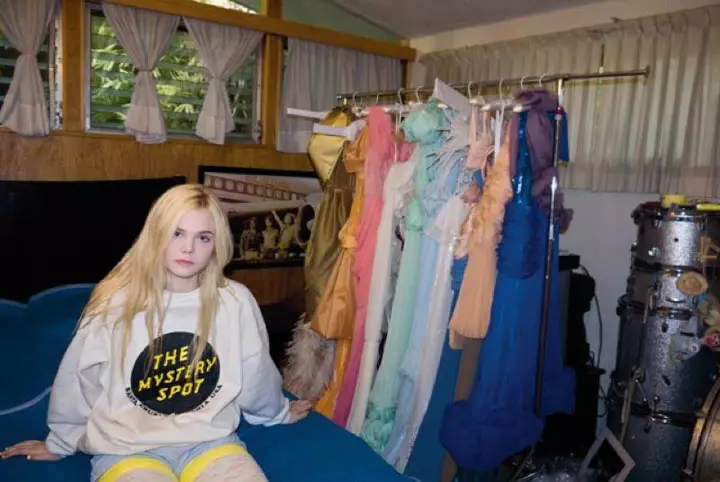 Elle Fanning sa Rodarte ni Bill Owens para sa A Magazine