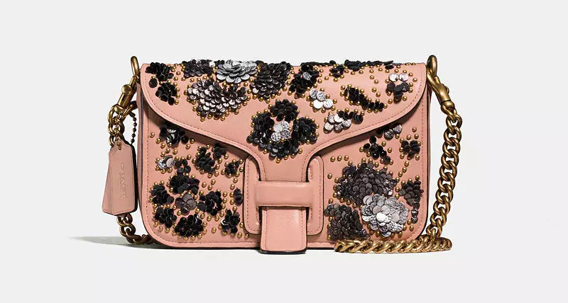 กระเป๋าสะพายข้าง Coach และ Rodarte Courier ทำจากหนังฟอกหนังพร้อมเลื่อม $795