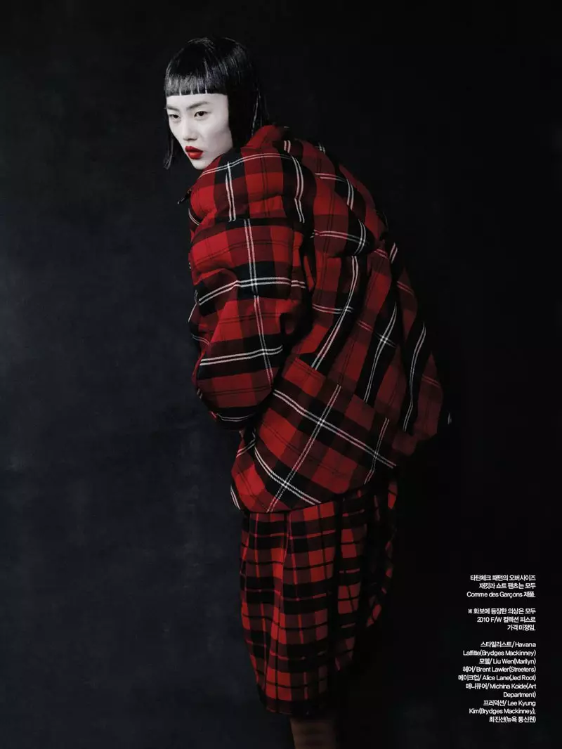 Liu Wen minn Yelena Yemchuk f'Comme des Garçons | Harper's Bazaar Korea Ottubru 2010