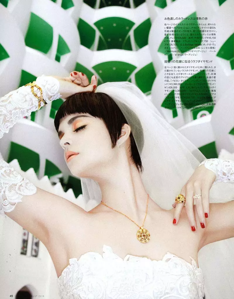 Patricia Schmid fun Harper's Bazaar Japan Oṣu Kẹjọ ọdun 2010 nipasẹ Yoshihito Sasaguchi