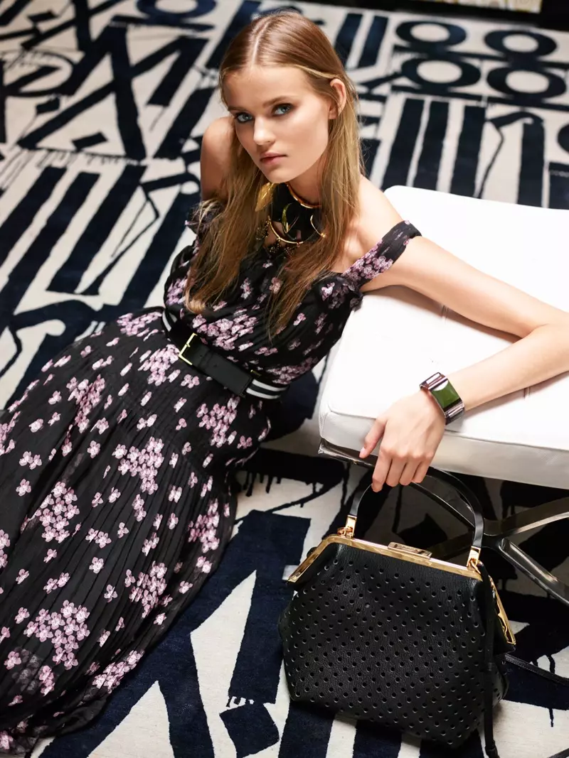 Kate Grigorieva modela noves seleccions de FORWARD d'Elyse Walker