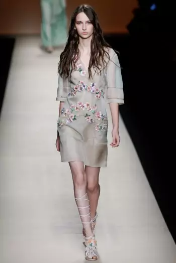 Alberta Ferretti Lohataona 2015: Romantic Bohemian