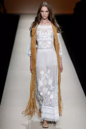 Alberta Ferretti Caij nplooj ntoos hlav 2015: Romantic Bohemian