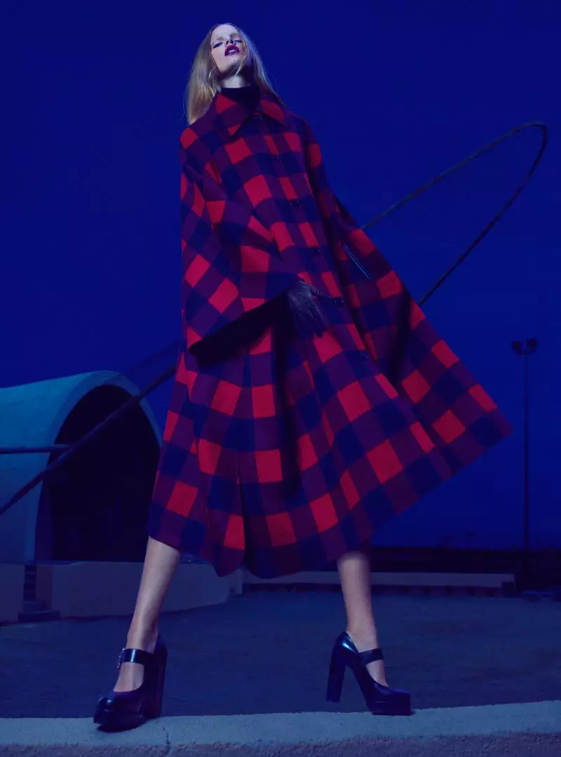 Марлоес Хорст ја одзема ноќта во Elle US Shoot на Томас Вајтсајд