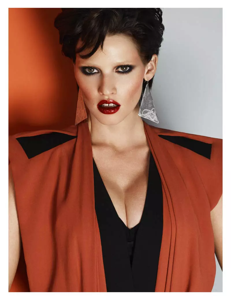 Cuneyt Akeroglun Lara Stone Vogue Turkeylle huhtikuuta 2012