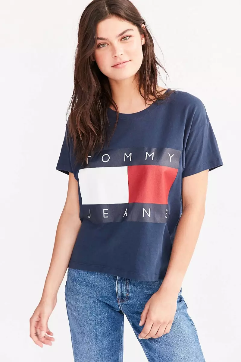Tommy Jeans x Crys T UO o'r 90au