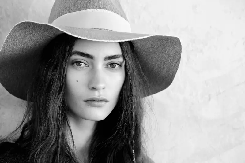 Marine Deleeuew 和 Magdalena Jasek 为 Zara TRF 2014 春夏广告大片合影