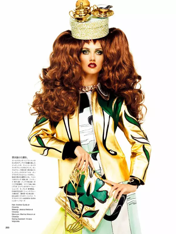 2011년 3월 Vogue Nippon을 위한 Giampaolo Sgura의 Karmen Pedaru