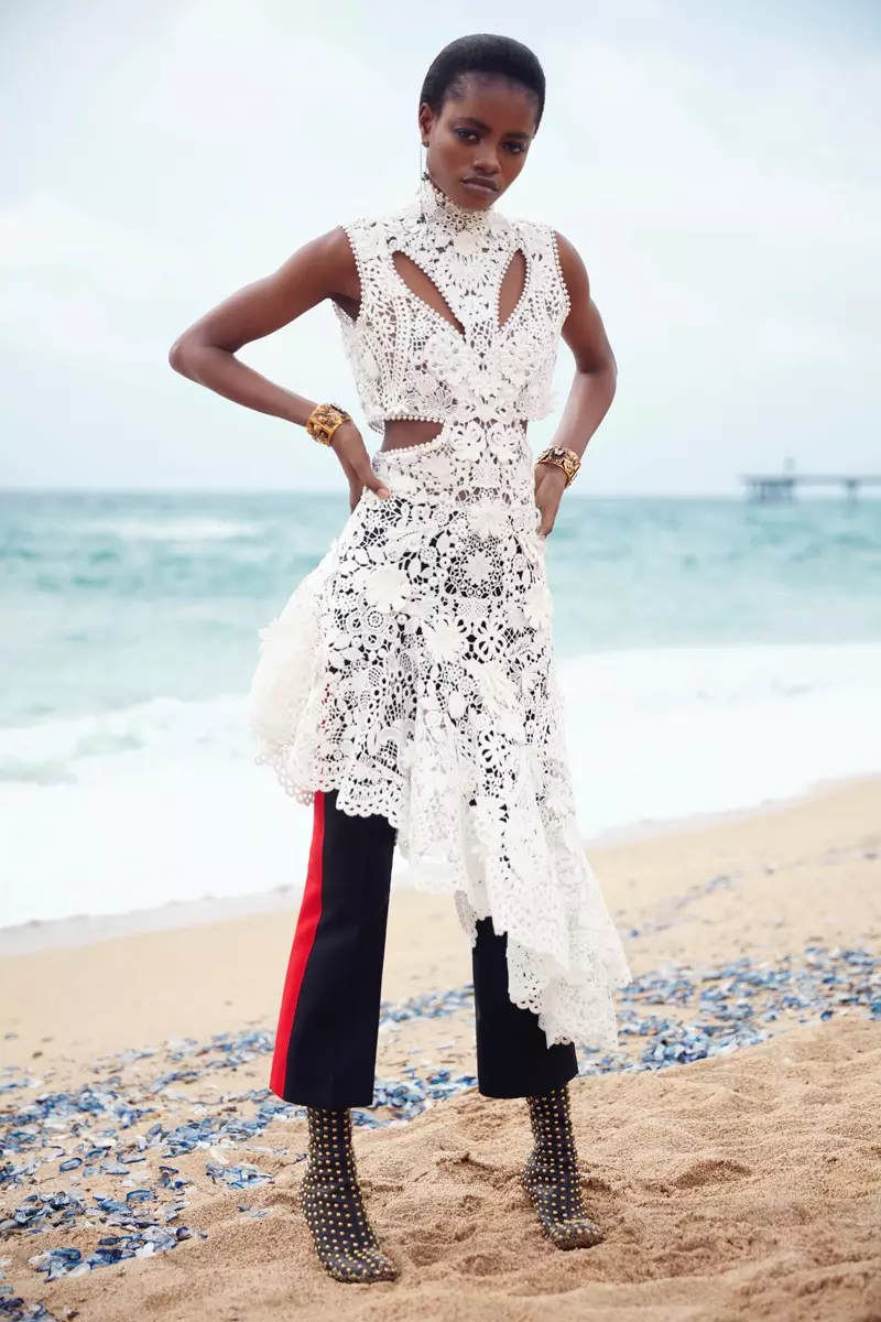 Elizabeth Ayodele modela estilos elegantes para Harper's Bazaar Kazakhstan