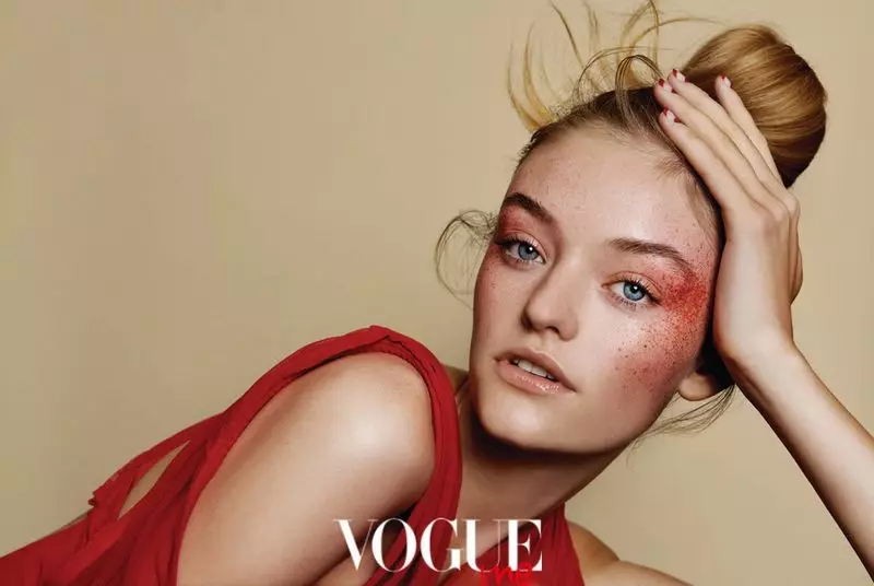 Willow Hand è in rosso per Vogue Taiwan Me Beauty Spread