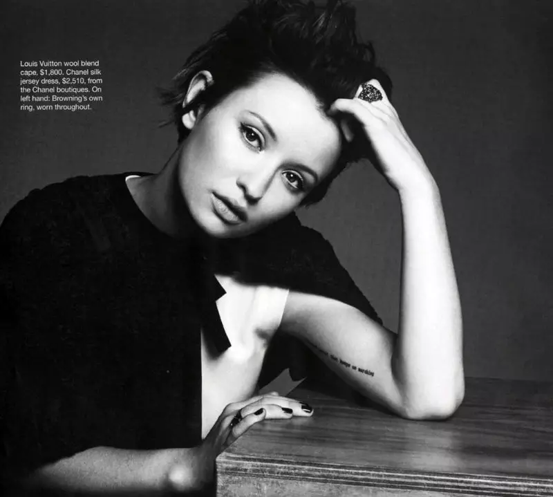 Emily Browning của Terry Gates cho Vogue Australia tháng 4 năm 2011