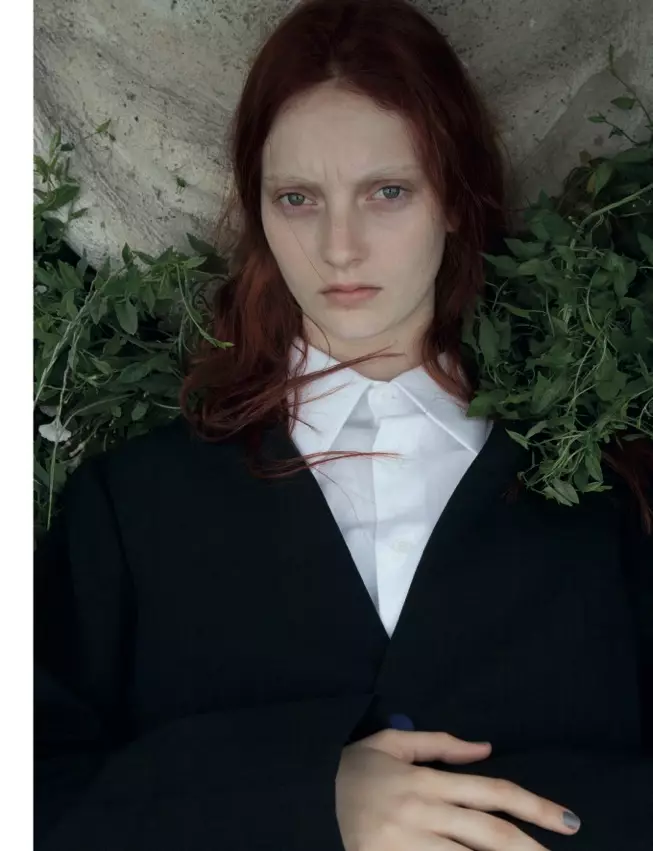 Codie Young Dons Raf Simons pentru Black I/W 2012 de Karen Inderbitzen-Waller