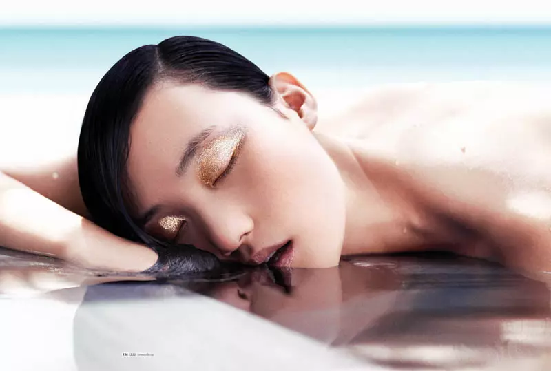 Lina Zhang ke Sunkissed bakeng sa Elle Vietnam July 2013 ke Stockton Johnson