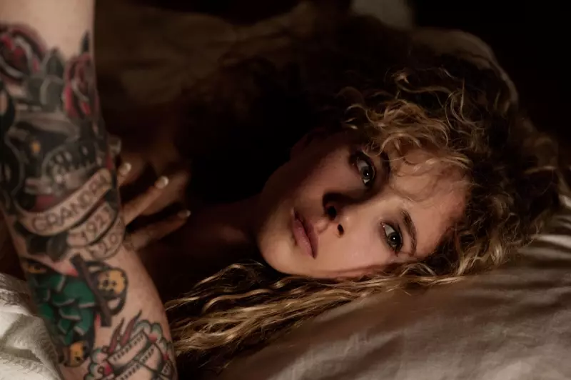 မင်းသမီး Juno Temple သည် The Endings တွင် ပေါ်လာသည်။ ဓာတ်ပုံ- Caitlin Cronenberg